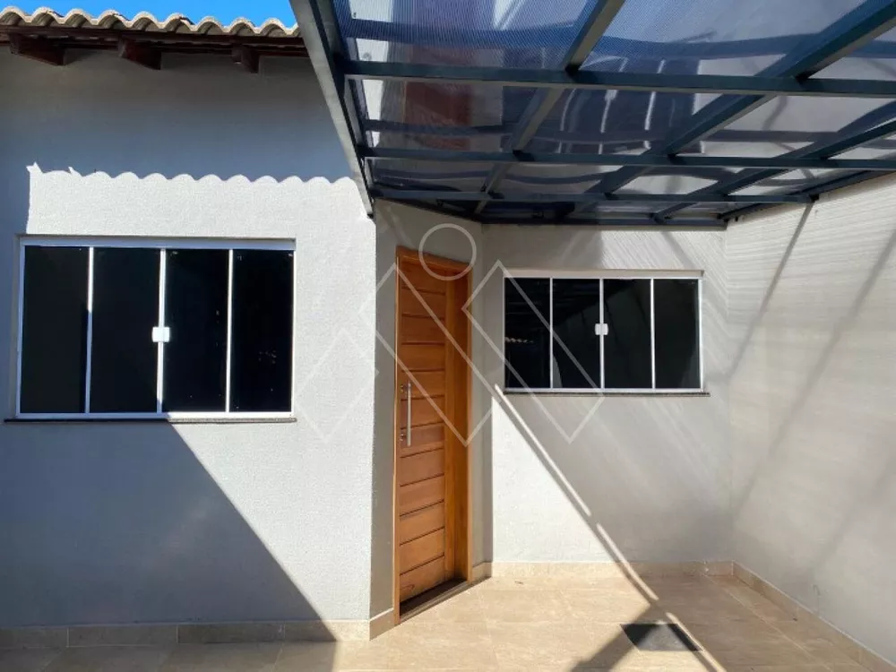 Casa à venda com 3 quartos, 71m² - Foto 1