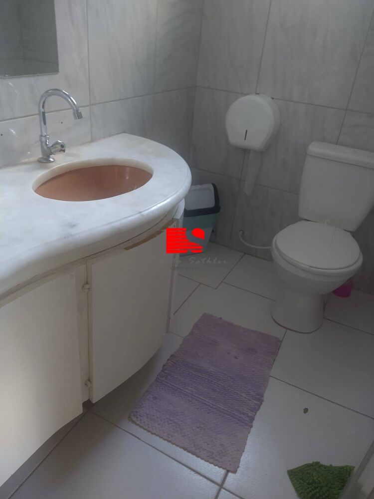 Casa à venda com 3 quartos, 244m² - Foto 1