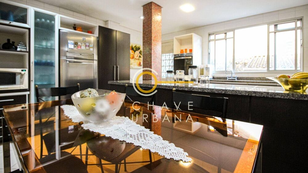 Casa à venda com 3 quartos, 350m² - Foto 2