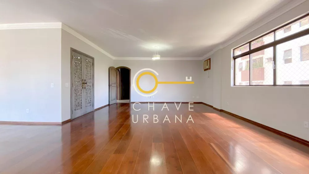 Apartamento à venda com 4 quartos, 235m² - Foto 1