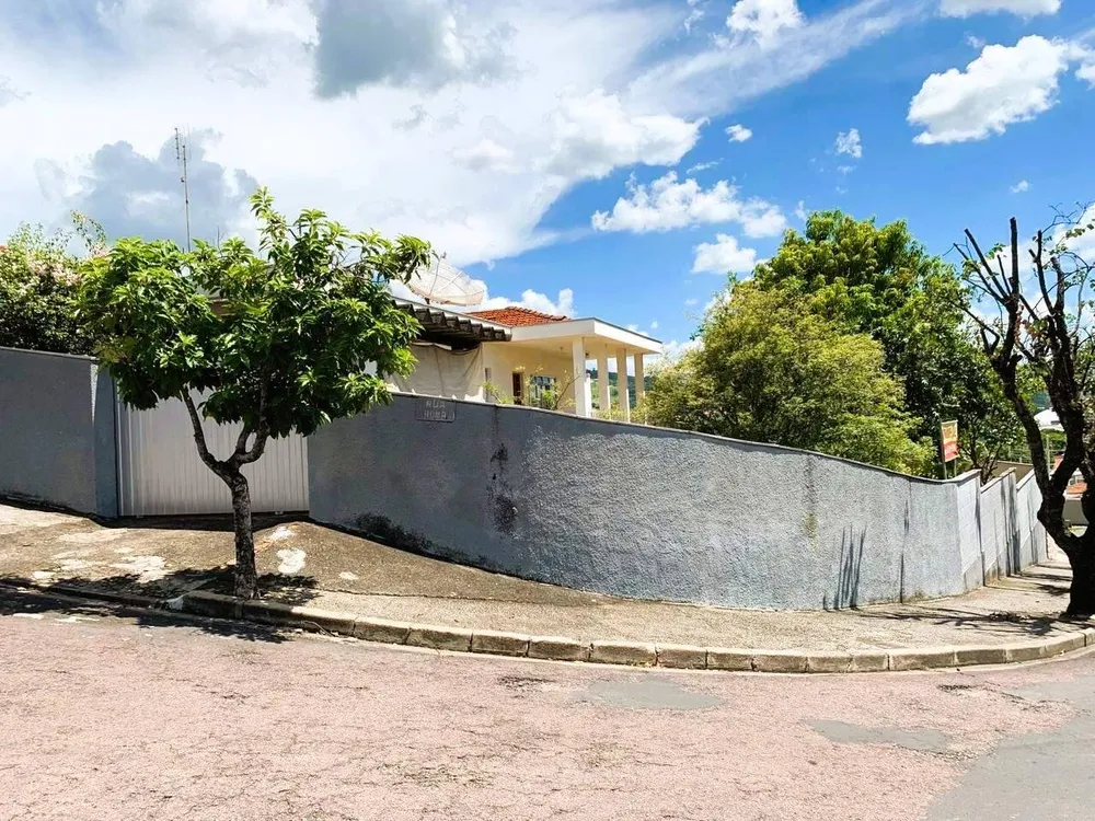 Casa, 4 quartos, 216 m² - Foto 1