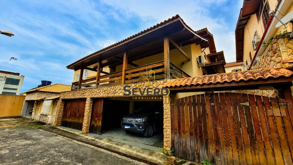 Casa, 5 quartos, 295 m² - Foto 1