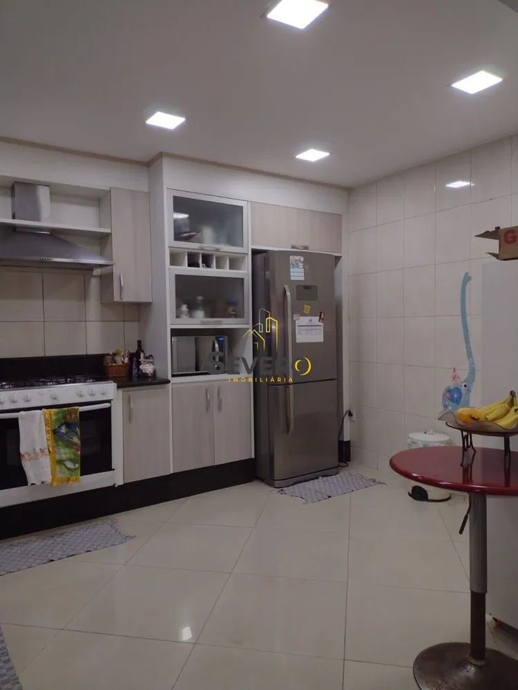 Casa, 4 quartos, 240 m² - Foto 17