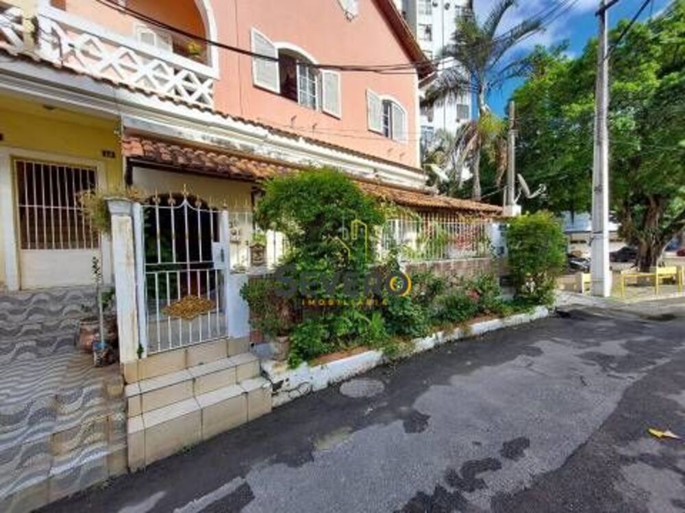 Casa à venda com 3 quartos, 120m² - Foto 1