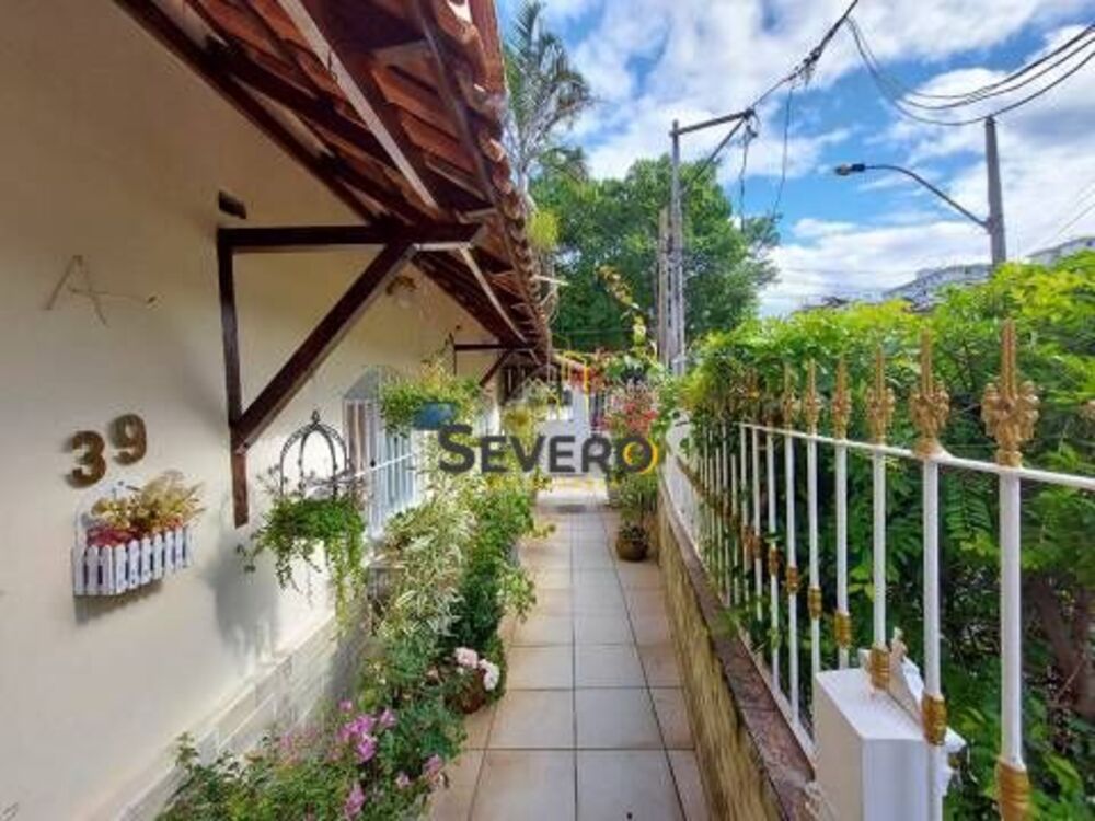 Casa à venda com 3 quartos, 120m² - Foto 2