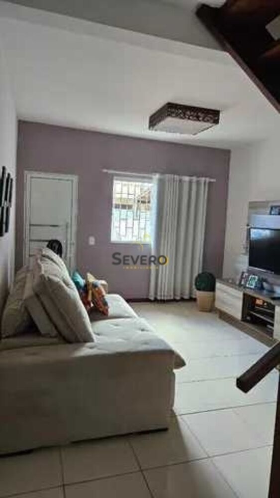 Casa à venda com 2 quartos, 71m² - Foto 2