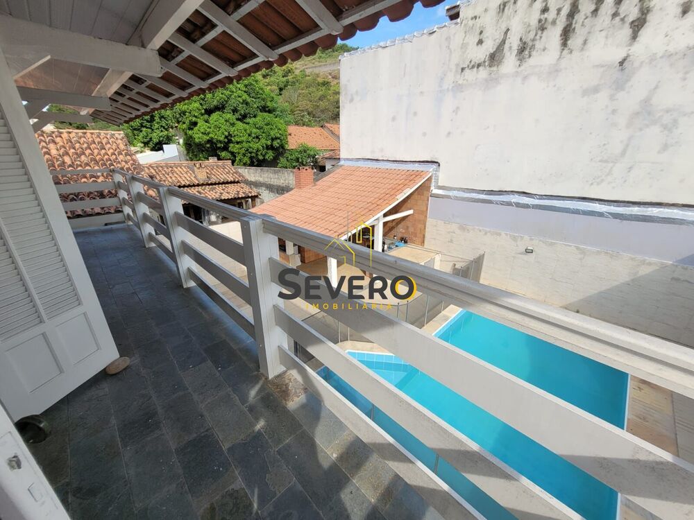 Casa à venda com 6 quartos, 218m² - Foto 11