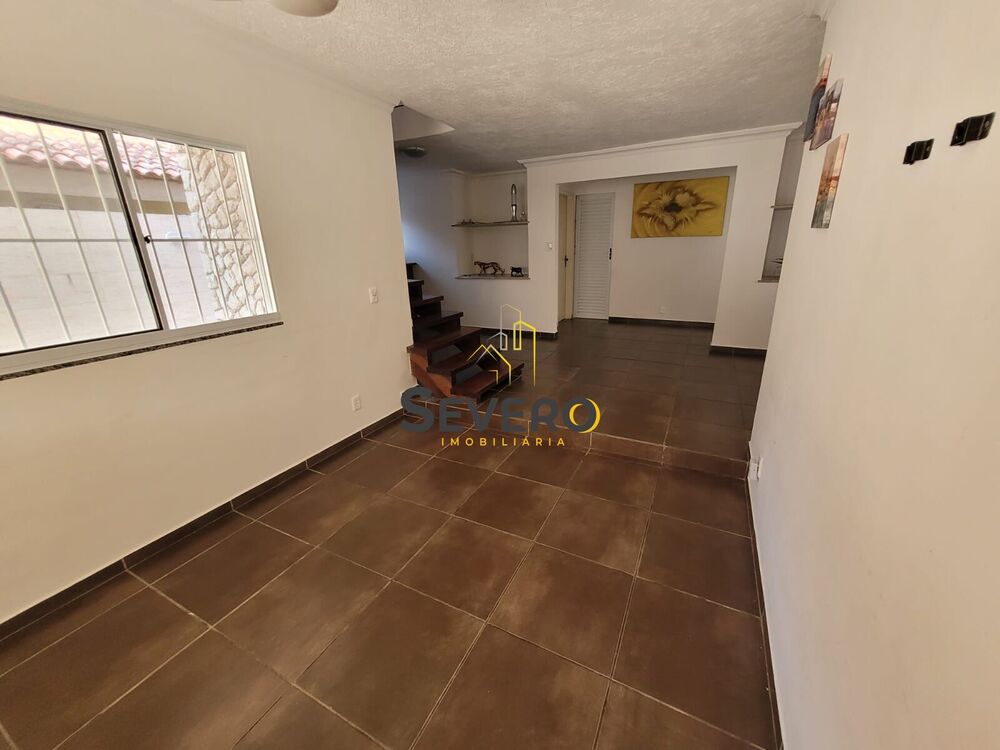 Casa à venda com 6 quartos, 218m² - Foto 5
