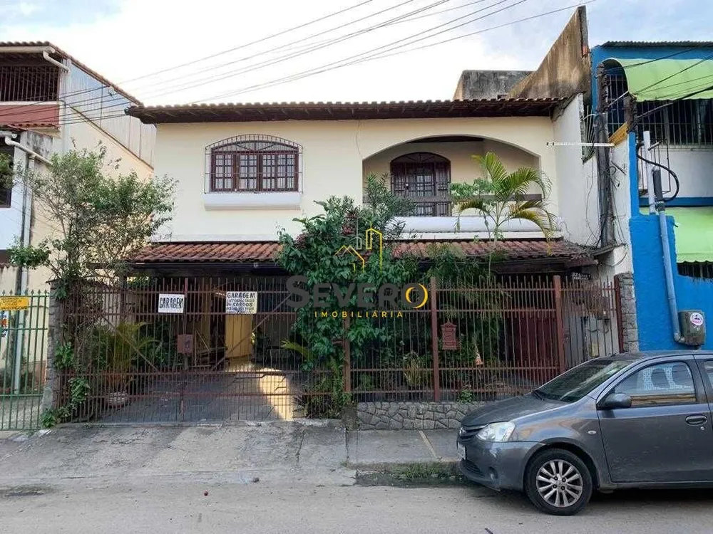 Casa, 3 quartos, 222 m² - Foto 1