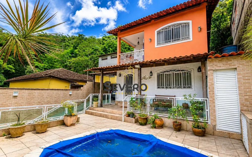 Casa, 4 quartos, 198 m² - Foto 1