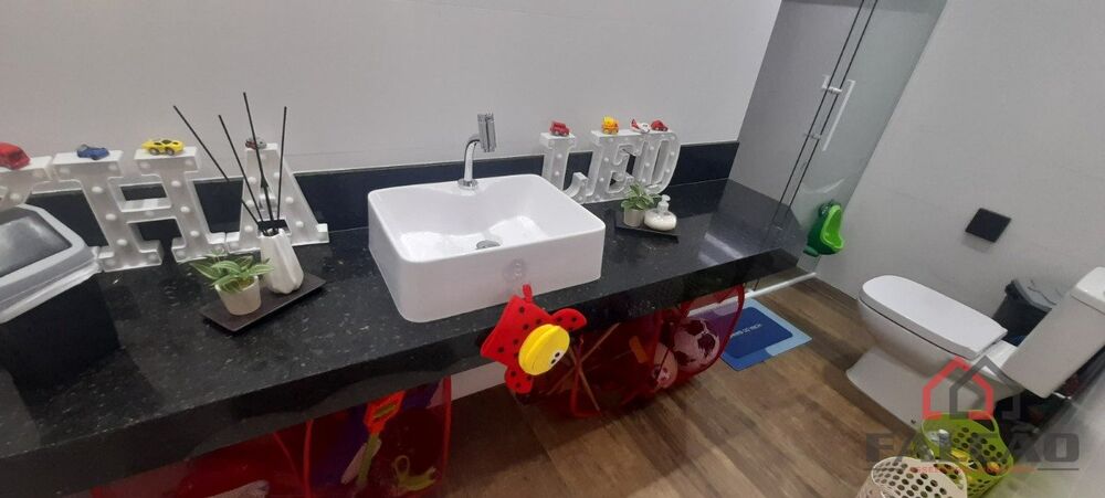 Casa à venda com 4 quartos, 180m² - Foto 4