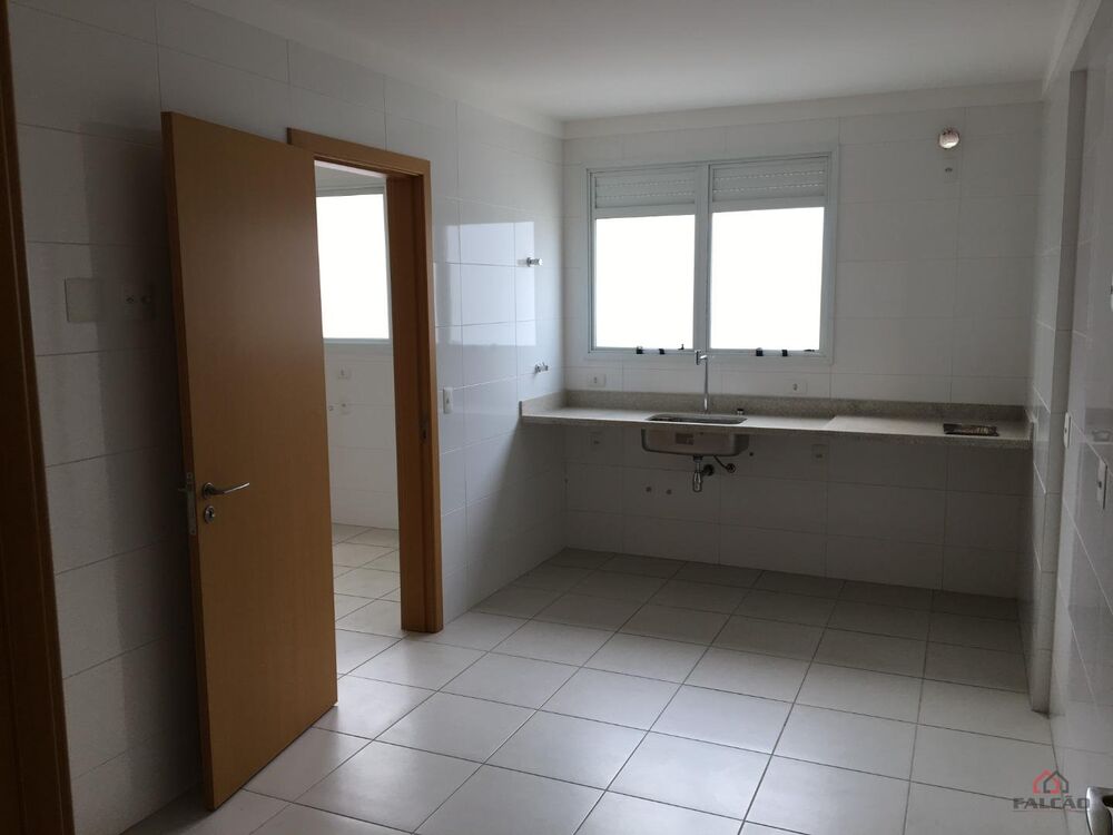 Apartamento à venda com 3 quartos, 130m² - Foto 2