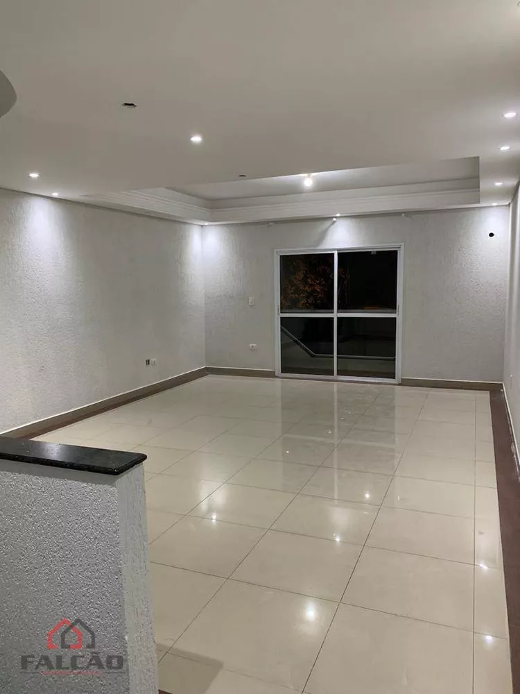 Casa à venda com 4 quartos, 222m² - Foto 1