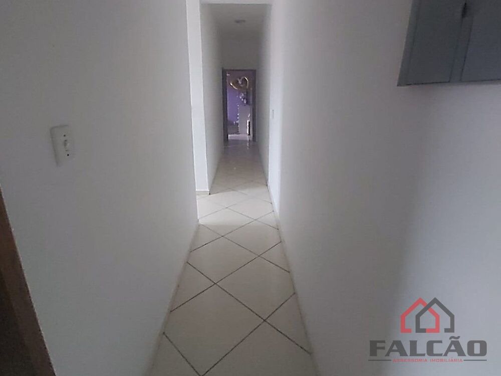 Casa à venda com 3 quartos, 100m² - Foto 4