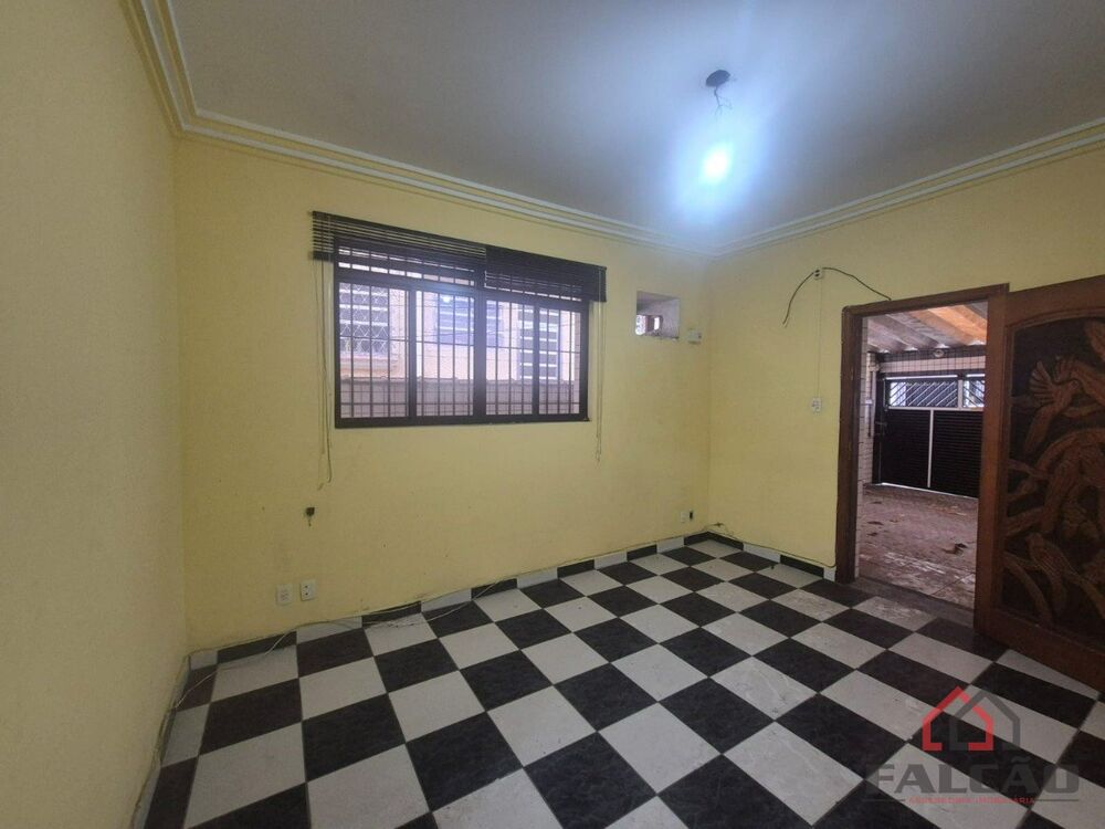 Sobrado à venda com 10 quartos, 300m² - Foto 1