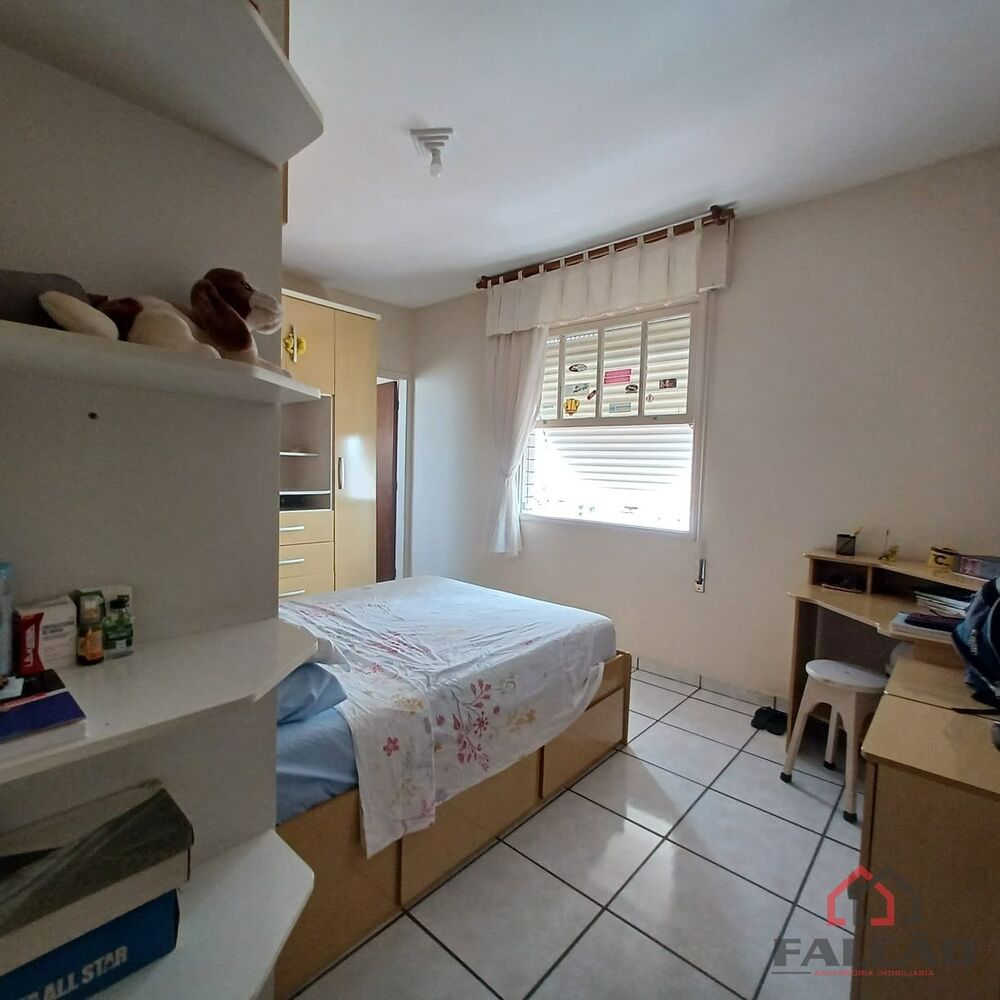 Apartamento à venda com 5 quartos, 200m² - Foto 4