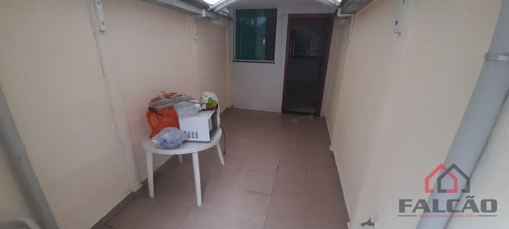 Casa à venda com 3 quartos, 75m² - Foto 2
