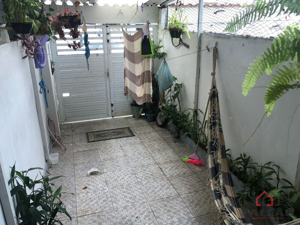 Casa à venda com 2 quartos, 61m² - Foto 4