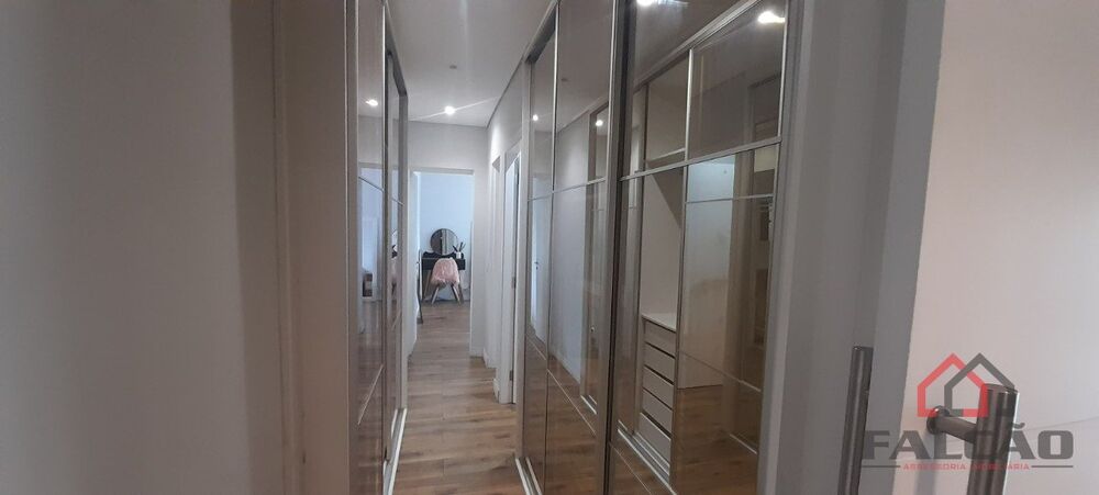 Apartamento à venda com 2 quartos, 64m² - Foto 4