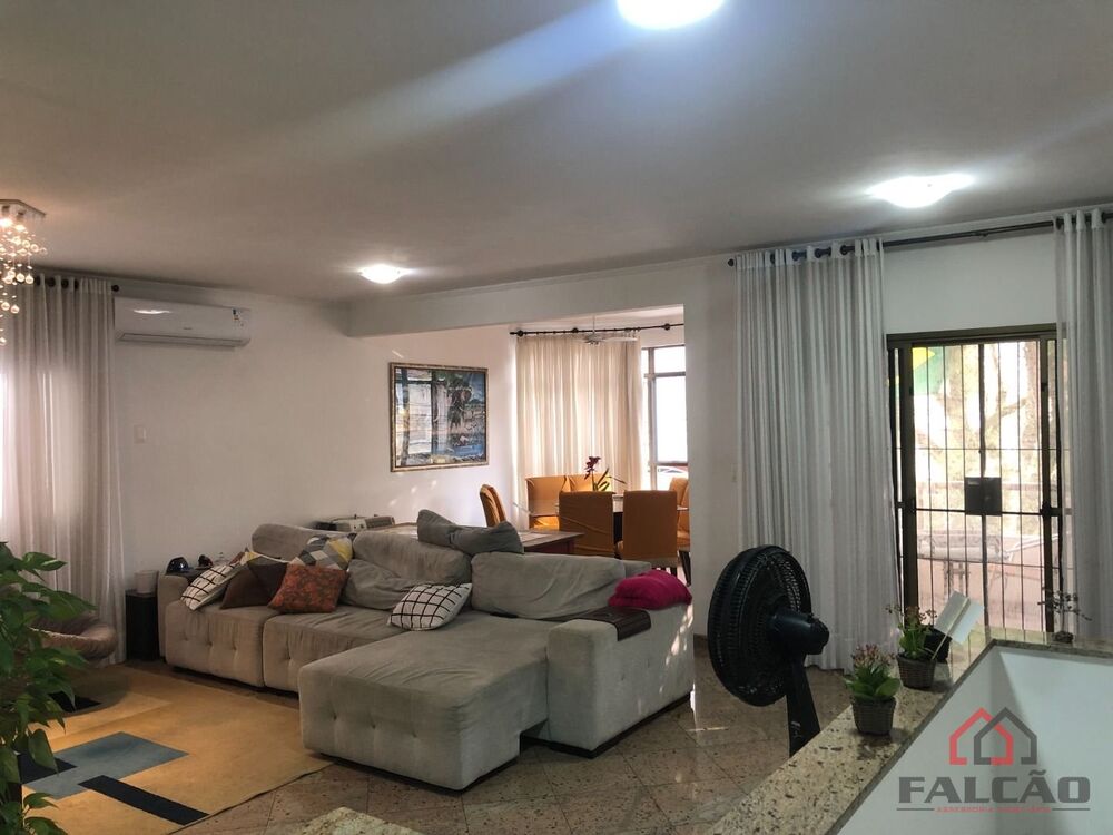 Casa à venda com 4 quartos, 180m² - Foto 1