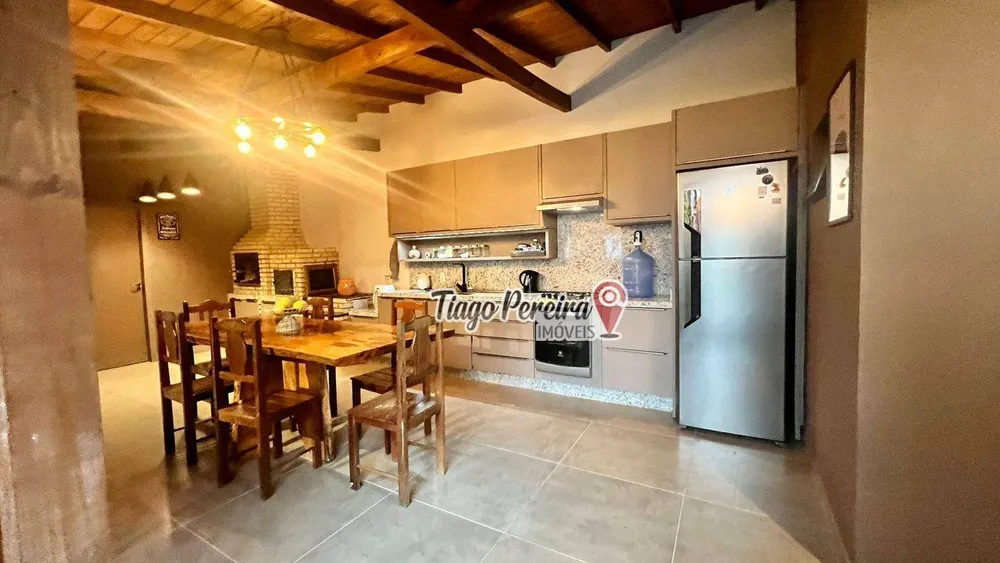 Casa, 4 quartos, 214 m² - Foto 1