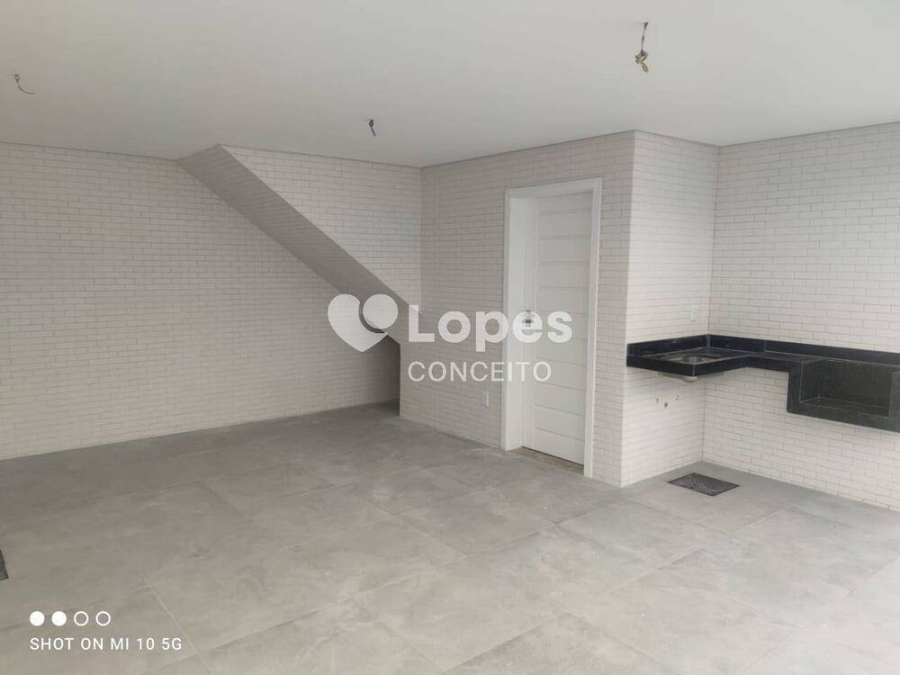 Casa à venda com 2 quartos, 100m² - Foto 2