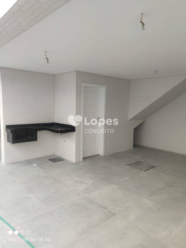 Casa à venda com 2 quartos, 100m² - Foto 1