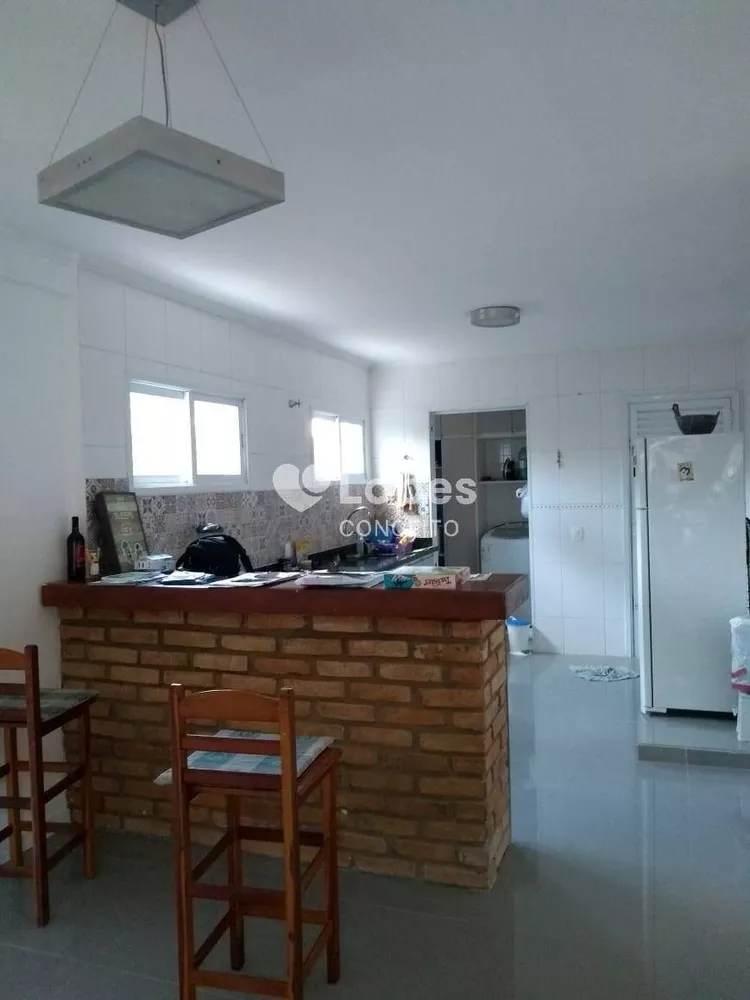 Casa à venda com 4 quartos, 240m² - Foto 3