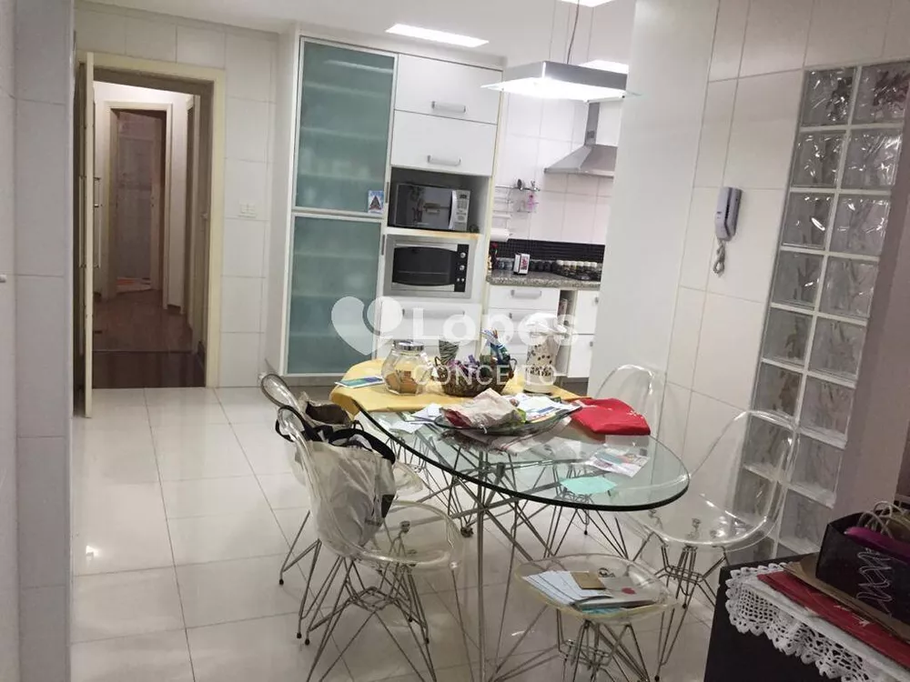 Apartamento à venda com 3 quartos, 213m² - Foto 1