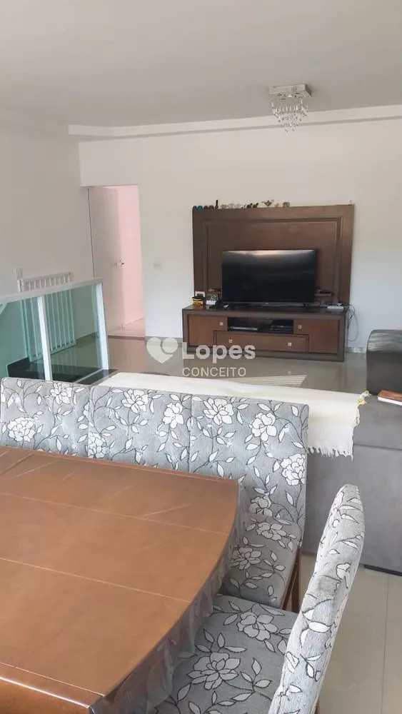 Casa à venda com 3 quartos, 146m² - Foto 1