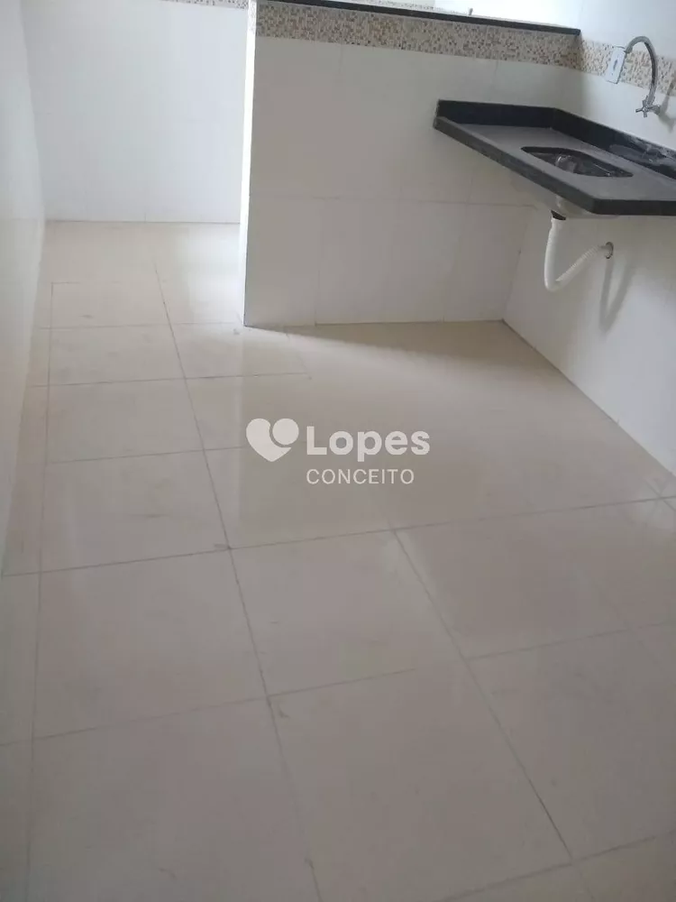 Casa à venda com 2 quartos, 41m² - Foto 2