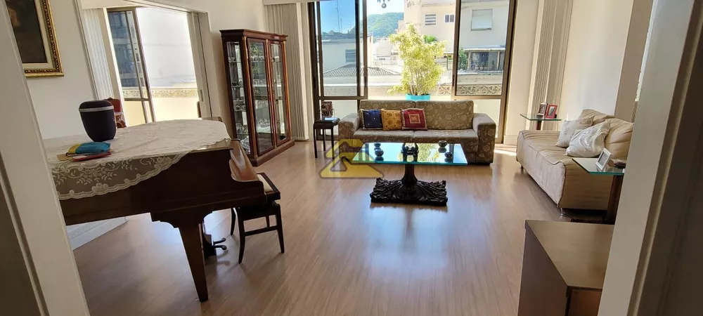 Apartamento à venda com 3 quartos, 210m² - Foto 1