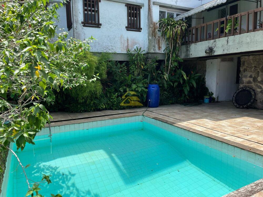 Casa à venda com 4 quartos, 384m² - Foto 2