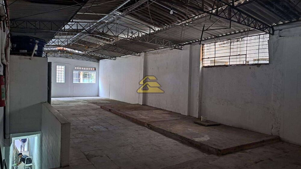 Prédio Inteiro para alugar, 300m² - Foto 4