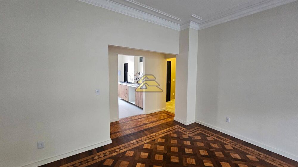 Apartamento à venda com 3 quartos, 140m² - Foto 5