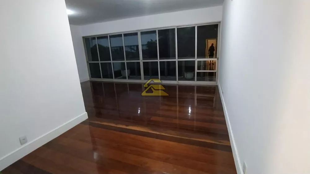 Apartamento à venda com 3 quartos, 150m² - Foto 2