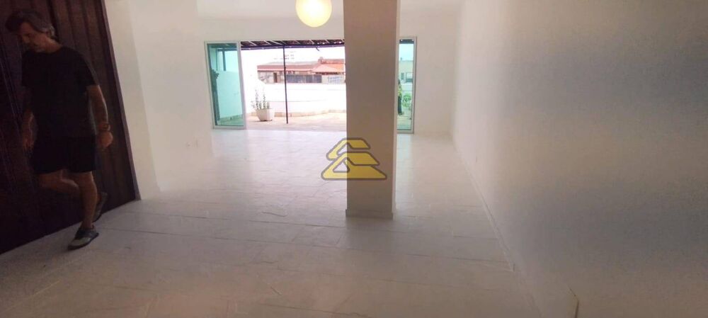 Cobertura à venda com 3 quartos, 220m² - Foto 2