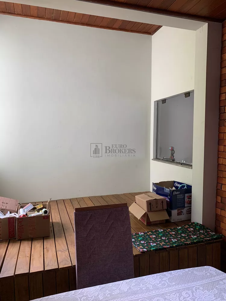 Casa à venda com 3 quartos, 250m² - Foto 6