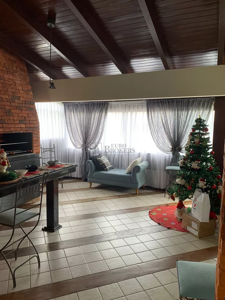 Casa à venda com 3 quartos, 250m² - Foto 2