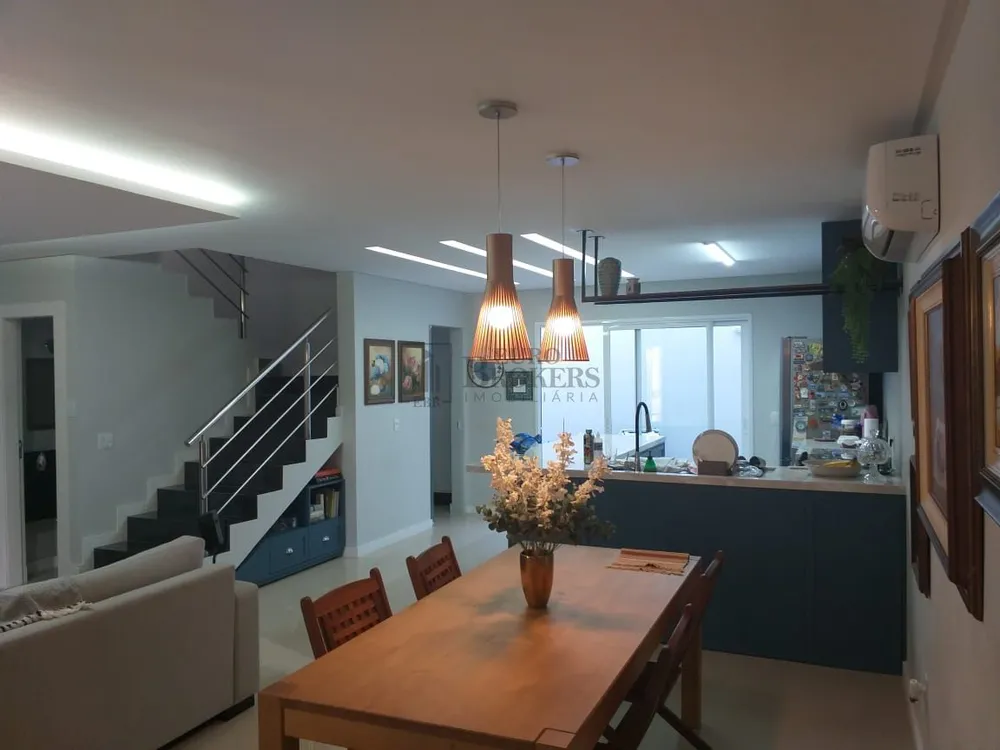 Sobrado, 3 quartos, 215 m² - Foto 2