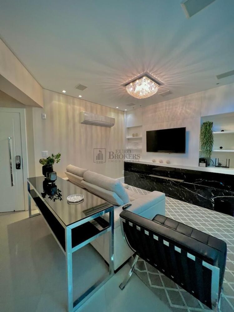 Cobertura à venda com 4 quartos, 300m² - Foto 2
