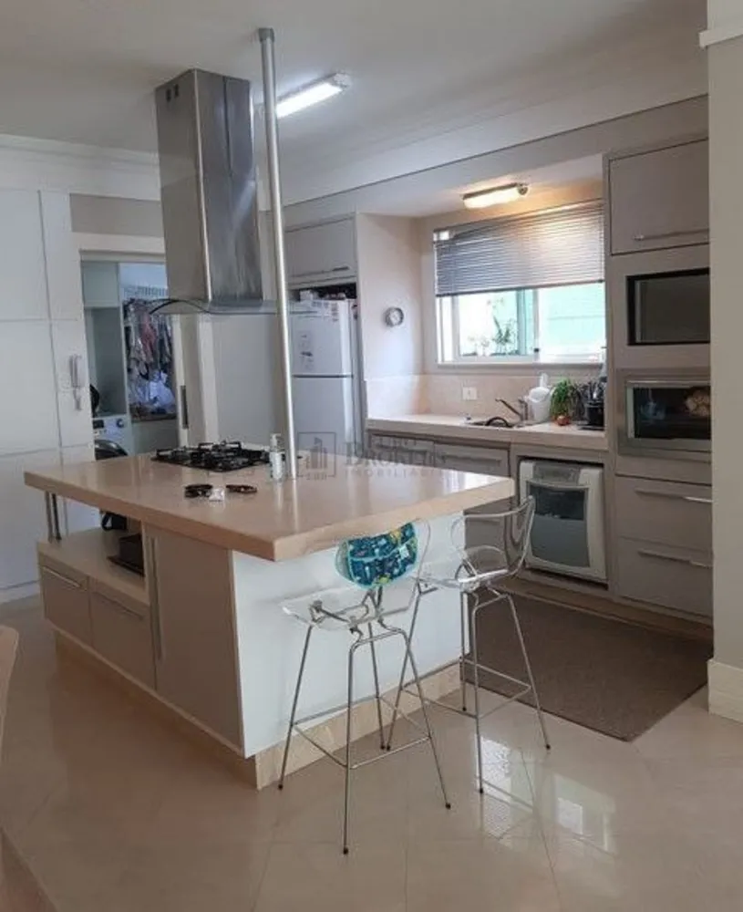 Apartamento, 3 quartos, 140 m² - Foto 1