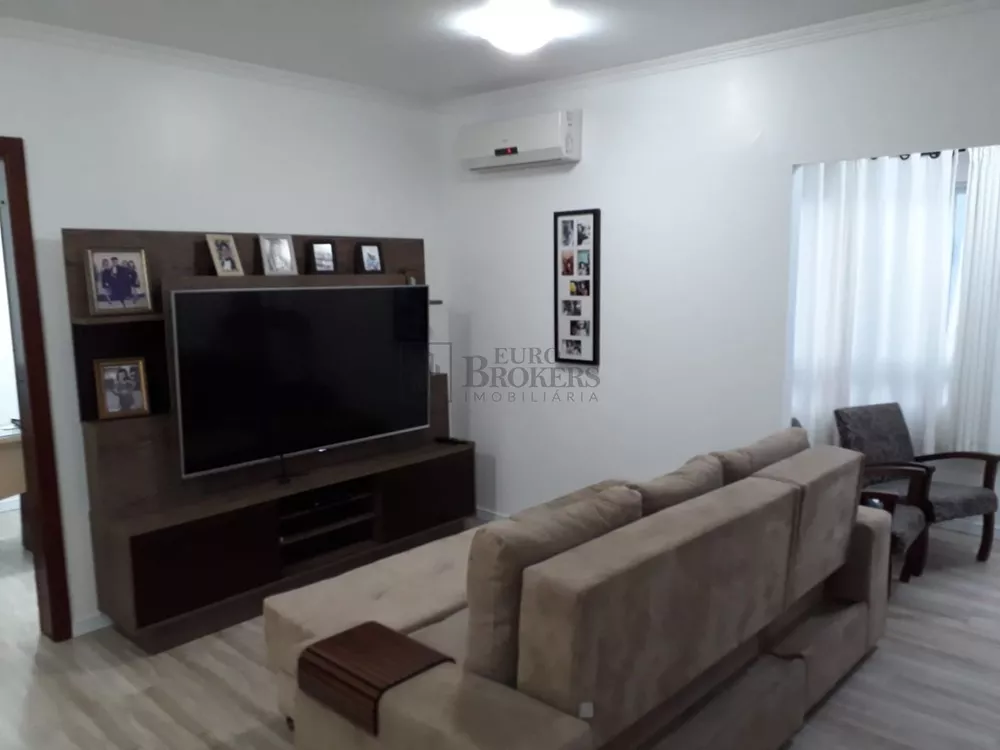 Apartamento à venda com 3 quartos, 136m² - Foto 1