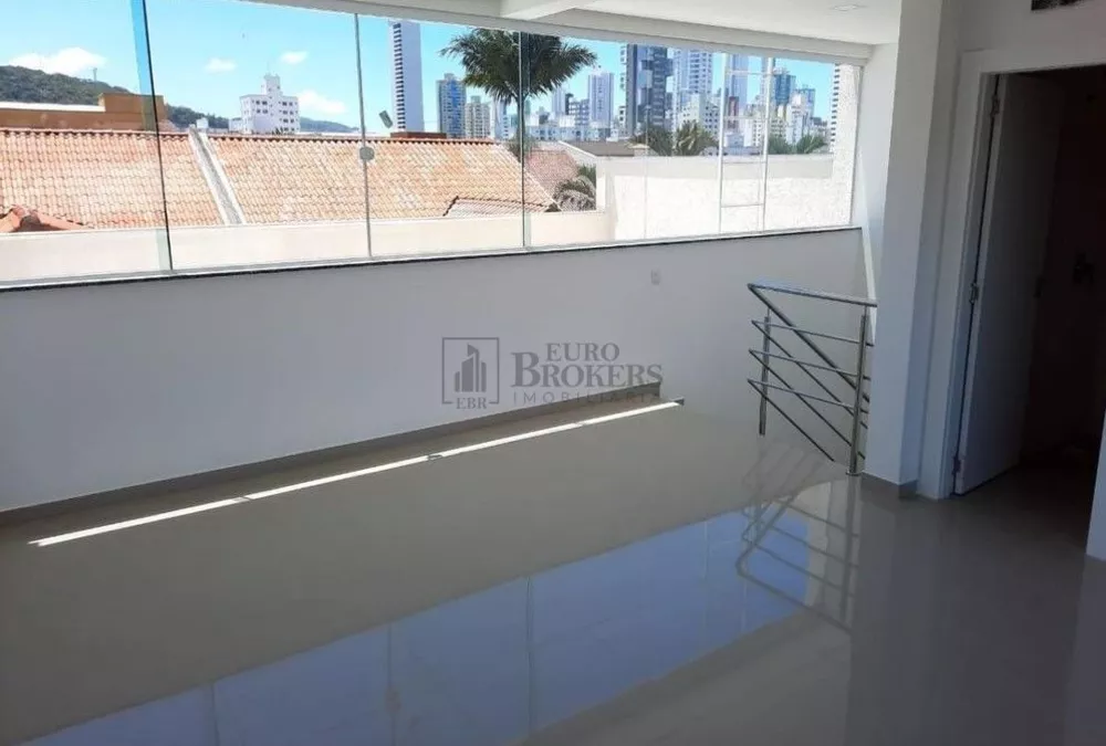 Sobrado à venda com 3 quartos, 155m² - Foto 1