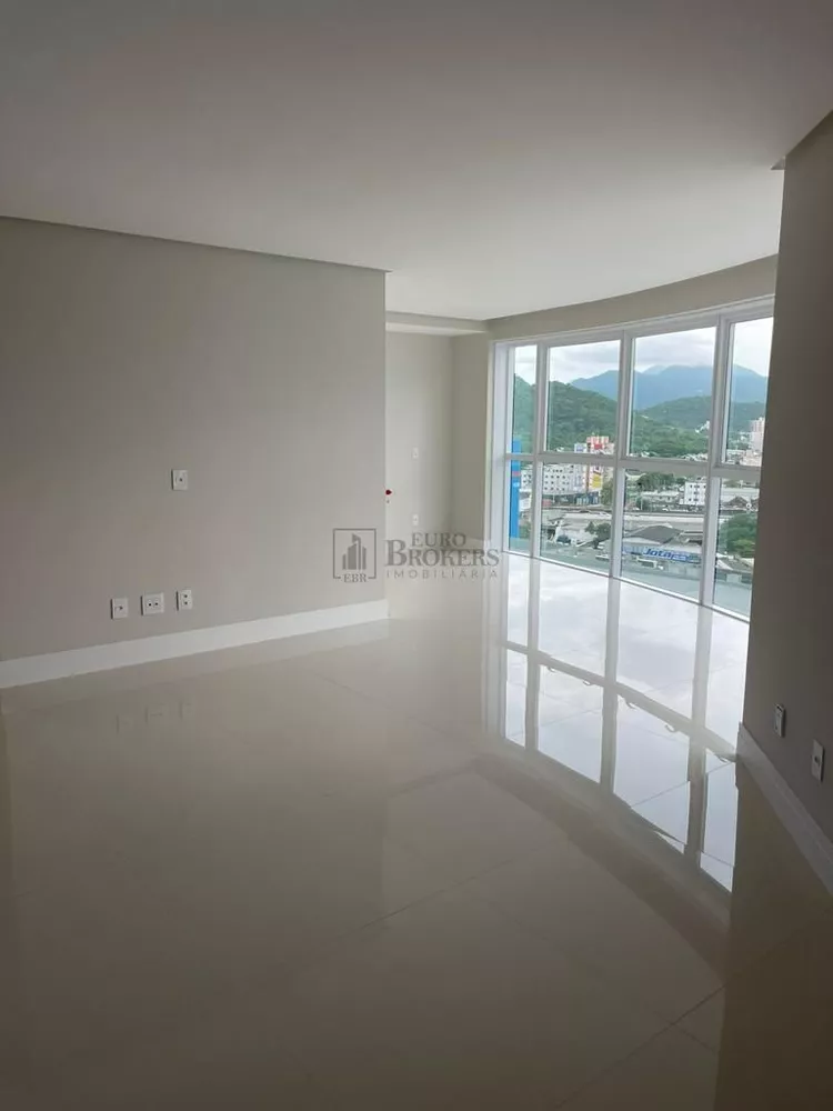 Apartamento à venda com 3 quartos, 138m² - Foto 3