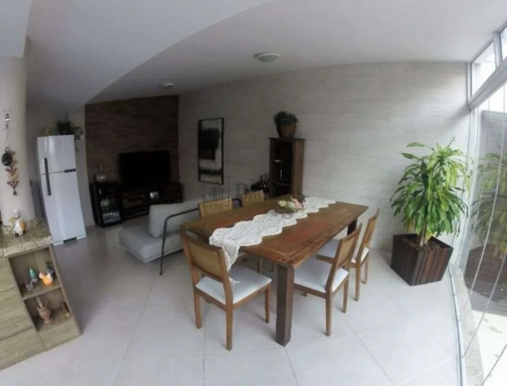 Casa, 3 quartos, 304 m² - Foto 1