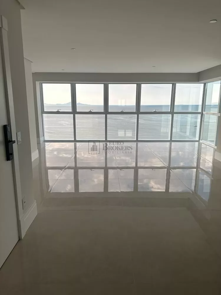 Apartamento à venda com 4 quartos, 194m² - Foto 2