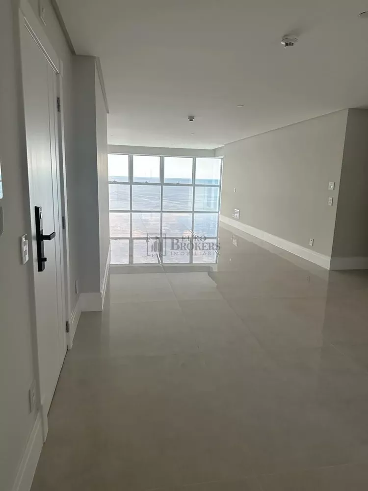 Apartamento à venda com 4 quartos, 194m² - Foto 3