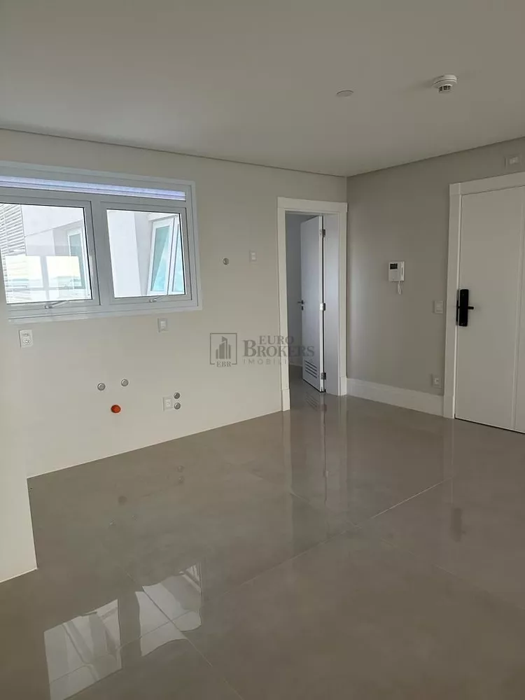 Apartamento à venda com 4 quartos, 194m² - Foto 4