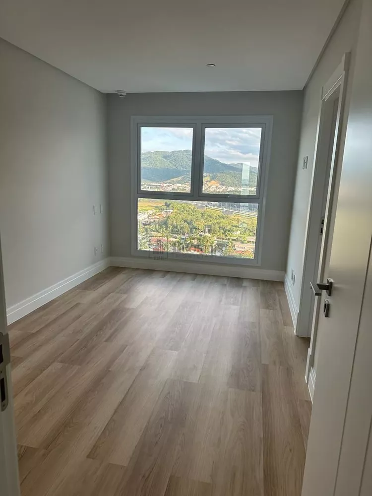 Apartamento à venda com 4 quartos, 194m² - Foto 5